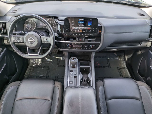 Used 2025 Nissan Pathfinder SL FWD image 15