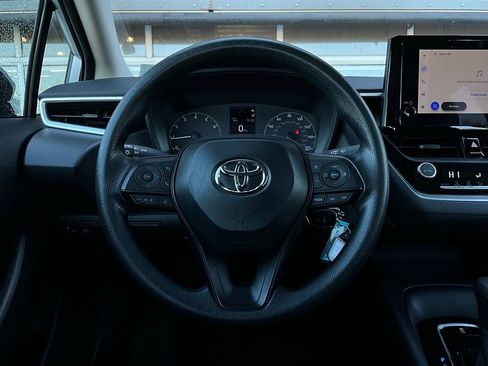 Used 2025 Toyota Corolla LE image 28