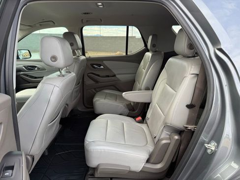 Used 2018 Chevrolet Traverse LT image 23