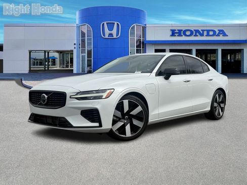 Used 2024 Volvo S60 T8 Ultimate w/ Climate Package image 2