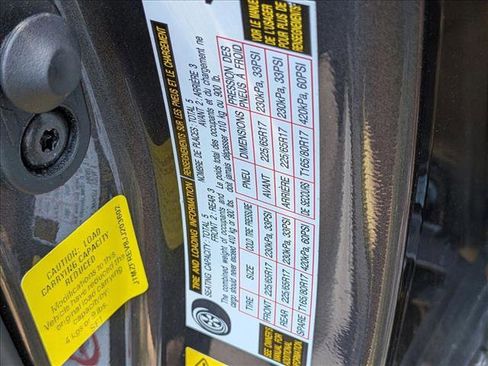 Used 2018 Toyota RAV4 LE FWD image 17