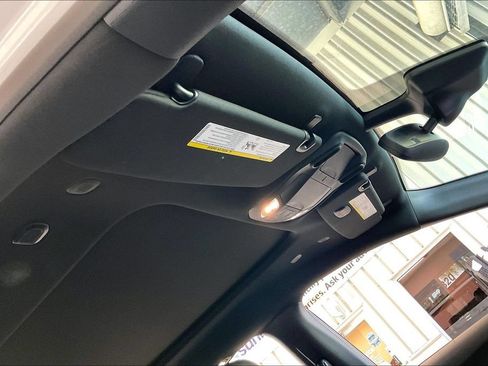 Used 2025 Chrysler Pacifica Limited FWD image 13