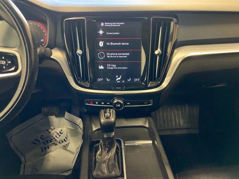 Used 2020 Volvo S60 T6 Momentum image 11