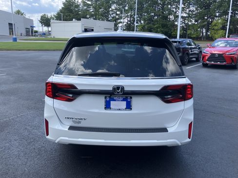 Certified 2025 Honda Odyssey EX-L image 9