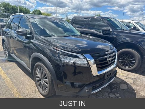 Used 2022 Nissan Pathfinder SL AWD/4WD image 6