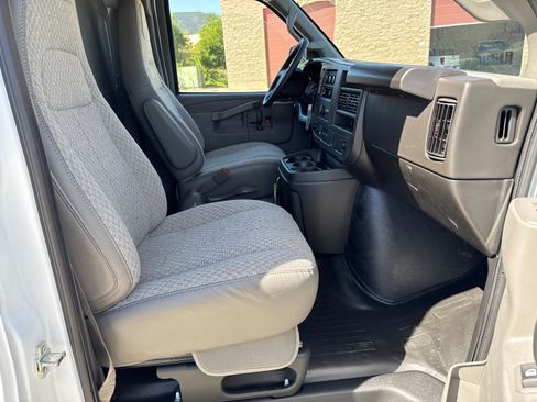New 2025 GMC Savana 2500 w/ Driver Convenience Package RWD image 19