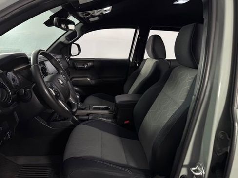 Used 2022 Toyota Tacoma TRD Off-Road w/ Technology Package image 14