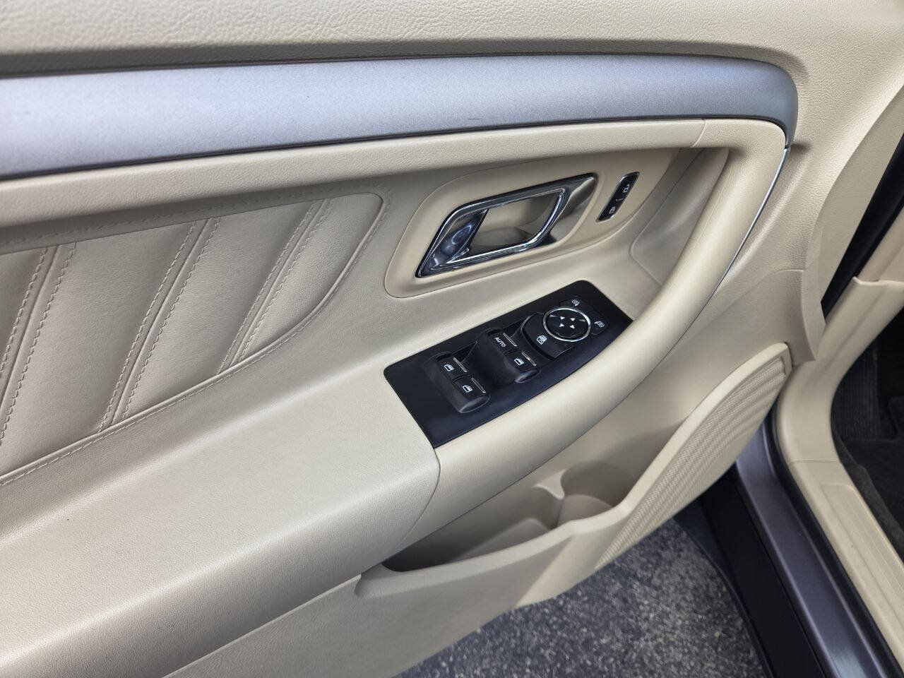 Used 2013 Ford Taurus SE FWD image 10