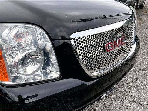 Used 2011 GMC Yukon SLT w/ SLT-2 Equipment Package AWD/4WD image 29