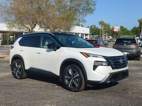 Certified 2025 Nissan Rogue SL w/ SL Premium Package FWD image 2
