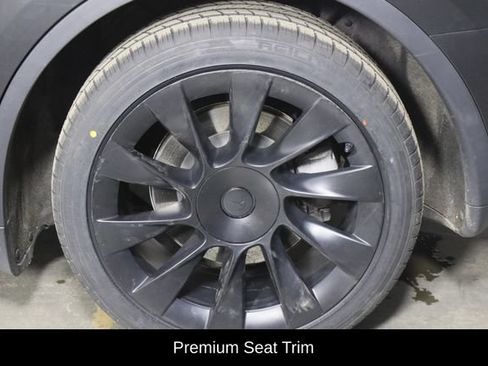 Used 2021 Tesla Model Y Long Range AWD/4WD image 35