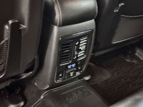 Used 2014 Jeep Grand Cherokee Overland w/ Advanced Technology Group AWD/4WD image 29