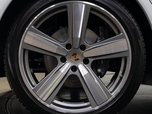 Used 2025 Porsche Cayenne image 24