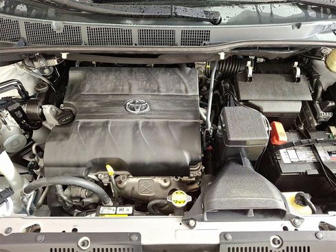 Used 2015 Toyota Sienna XLE image 29