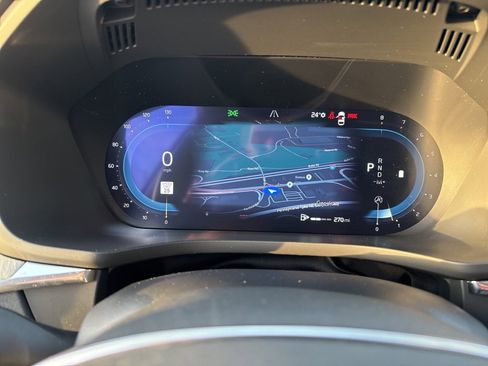 Used 2025 Volvo XC60 B5 Plus image 22