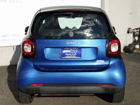 Used 2016 smart fortwo Coupe image 5