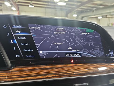 Used 2021 Cadillac Escalade ESV Premium Luxury image 25