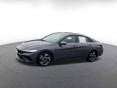 Used 2025 Hyundai Elantra Limited image 7