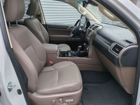 Used 2021 Lexus GX 460 Premium w/ Accessory Package image 32