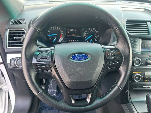 Used 2017 Ford Explorer XLT AWD/4WD image 17