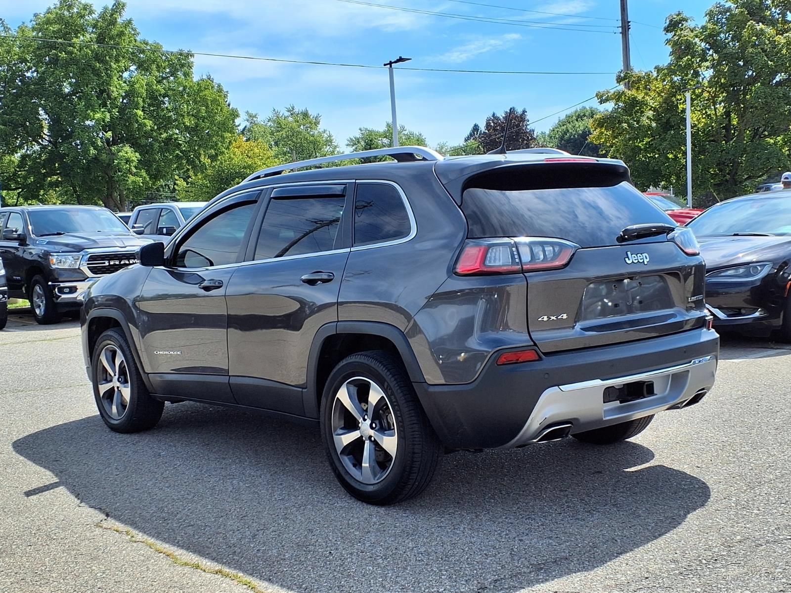 Used 2019 Jeep Cherokee Limited AWD/4WD image 7