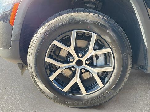 Used 2024 Jeep Grand Cherokee Limited image 44