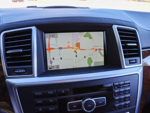 Used 2015 Mercedes-Benz GL 450 4MATIC image 41