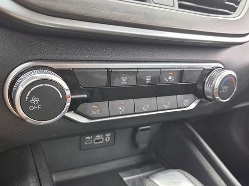 Used 2025 Nissan Altima 2.5 SV FWD image 22