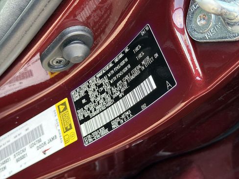 Used 2016 Toyota Highlander XLE w/ Preferred Accessory Package FWD image 34