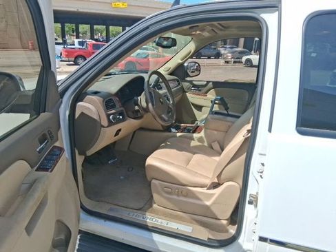 Used 2011 Chevrolet Suburban LTZ image 9
