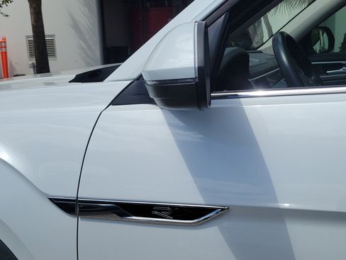 Used 2022 Volkswagen Atlas SEL R-Line image 5