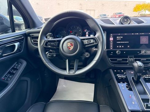 Used 2025 Porsche Macan image 13