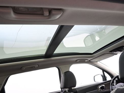 Used 2023 Kia Sorento S w/ Panoramic Sunroof Package AWD/4WD image 17