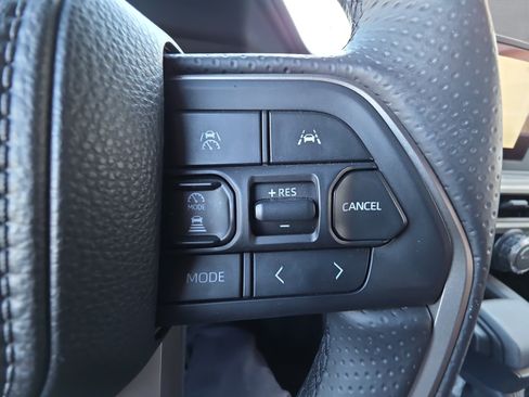 Used 2025 Toyota 4Runner SR5 AWD/4WD image 25