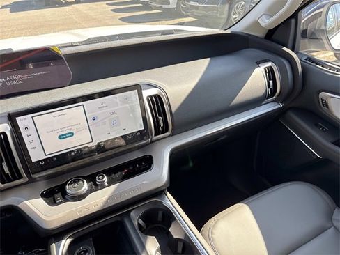 New 2025 Ford Expedition Active image 15