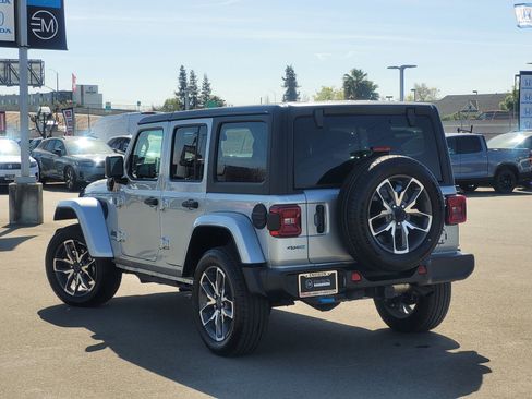 Used 2024 Jeep Wrangler Unlimited w/ Convenience Group AWD/4WD image 7