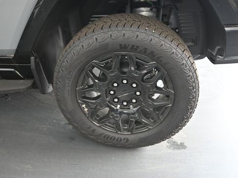 New 2025 GMC Hummer EV 2X image 11