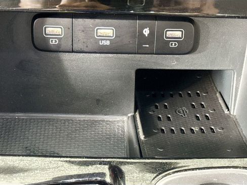 Used 2023 Kia Carnival SX Prestige FWD image 18