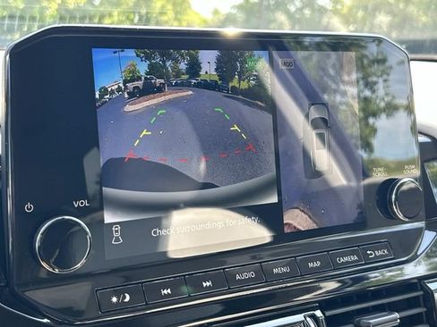 Used 2022 Nissan Pathfinder SL FWD image 27