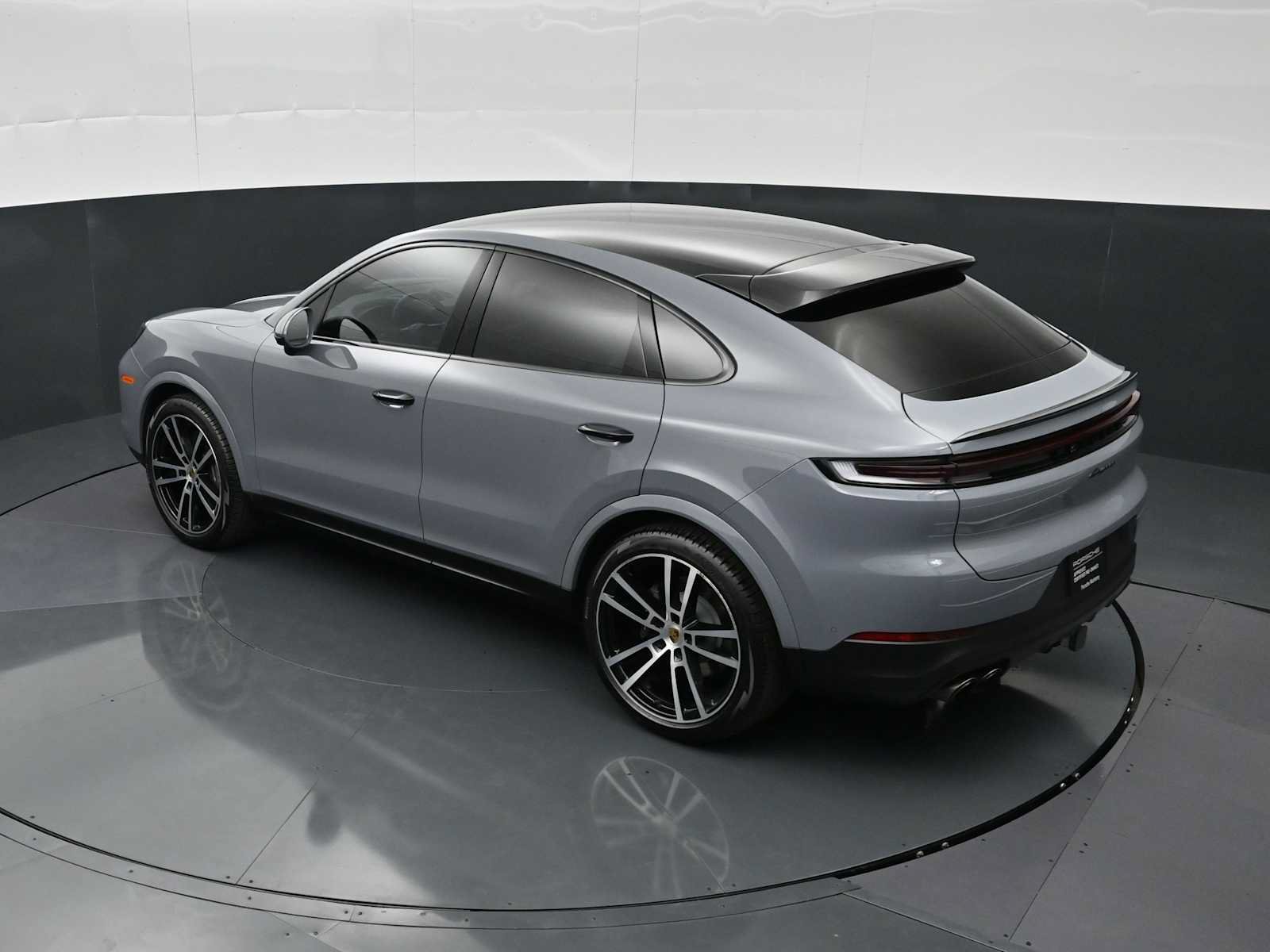 Certified 2024 Porsche Cayenne Coupe AWD/4WD image 31