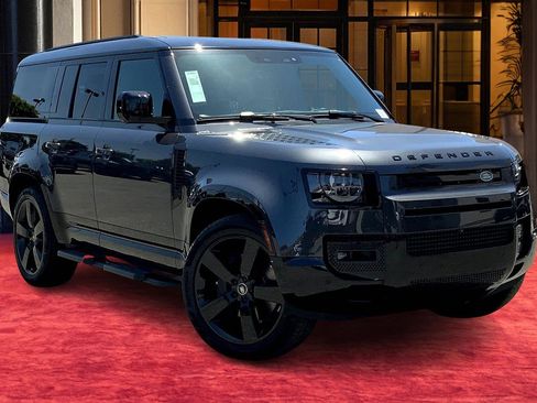 New 2025 Land Rover Defender 130 X-Dynamic SE image 3
