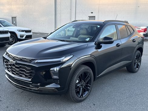 Used 2025 Chevrolet Trax ACTIV image 8