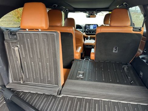 Used 2022 Toyota Highlander Platinum image 14