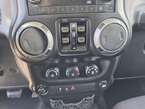 Used 2014 Jeep Wrangler Unlimited Sport AWD/4WD image 16