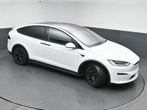 Used 2022 Tesla Model X image 38
