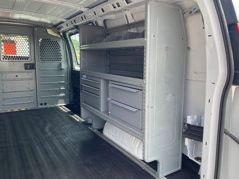 Used 2011 Chevrolet Express 2500 RWD image 22