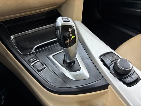 Used 2018 BMW 320i xDrive Sedan w/ Convenience Package image 45