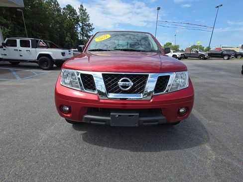 Used 2021 Nissan Frontier SV AWD/4WD image 2