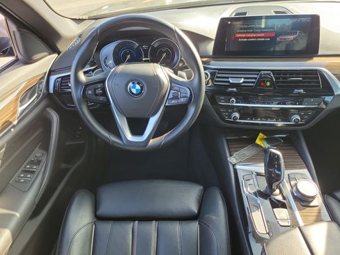 Used 2019 BMW 530e w/ Convenience Package RWD image 4