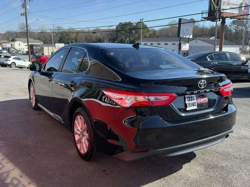 Used 2020 Toyota Camry LE image 5